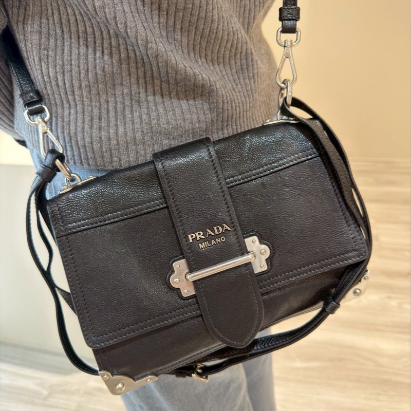 PRADA Cahier黑銀復古宮廷軟盒子包-35