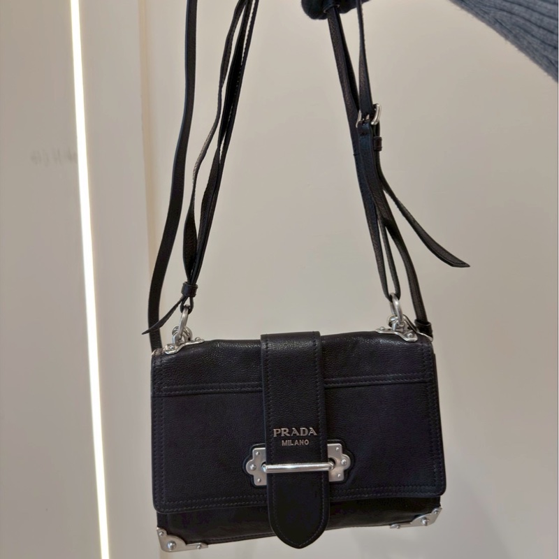 PRADA Cahier黑銀復古宮廷軟盒子包-37