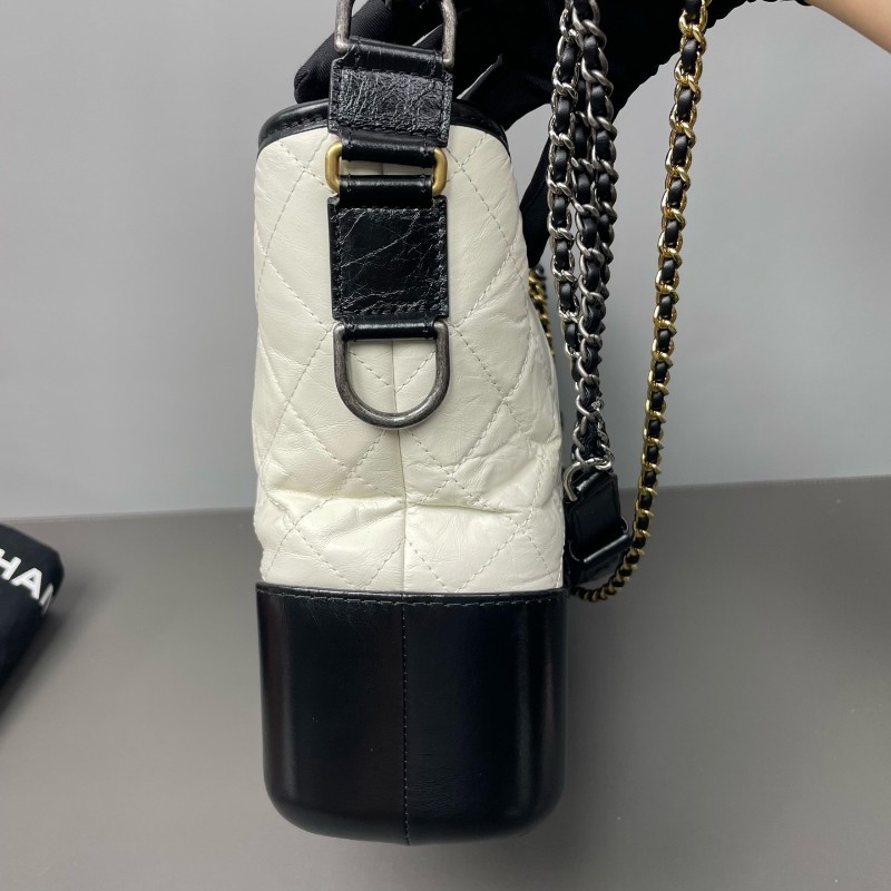 Chanel Gabriele 白色拼黑中號流浪包 肩背包-3