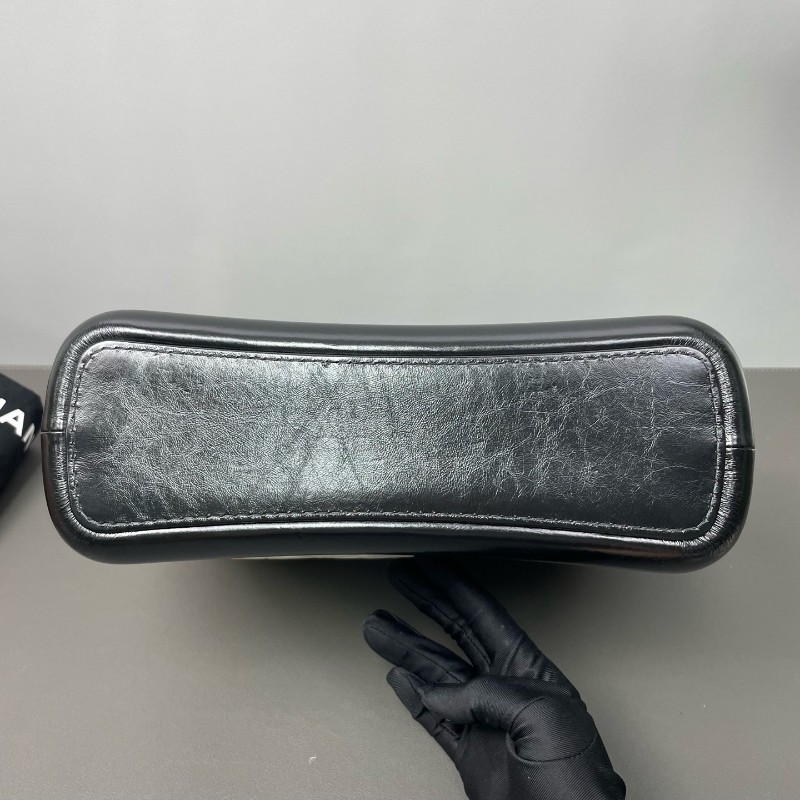 Chanel Gabriele 白色拼黑中號流浪包 肩背包-7