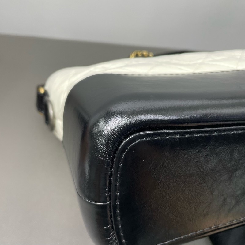 Chanel Gabriele 白色拼黑中號流浪包 肩背包-9