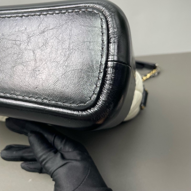 Chanel Gabriele 白色拼黑中號流浪包 肩背包-12