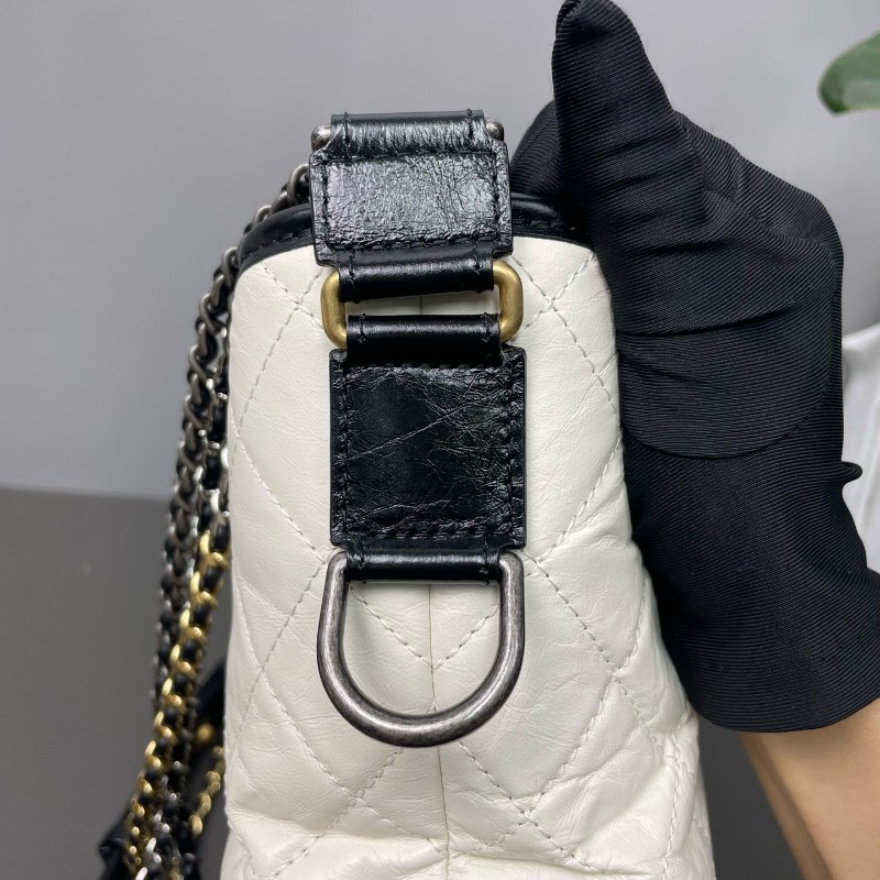 Chanel Gabriele 白色拼黑中號流浪包 肩背包-14