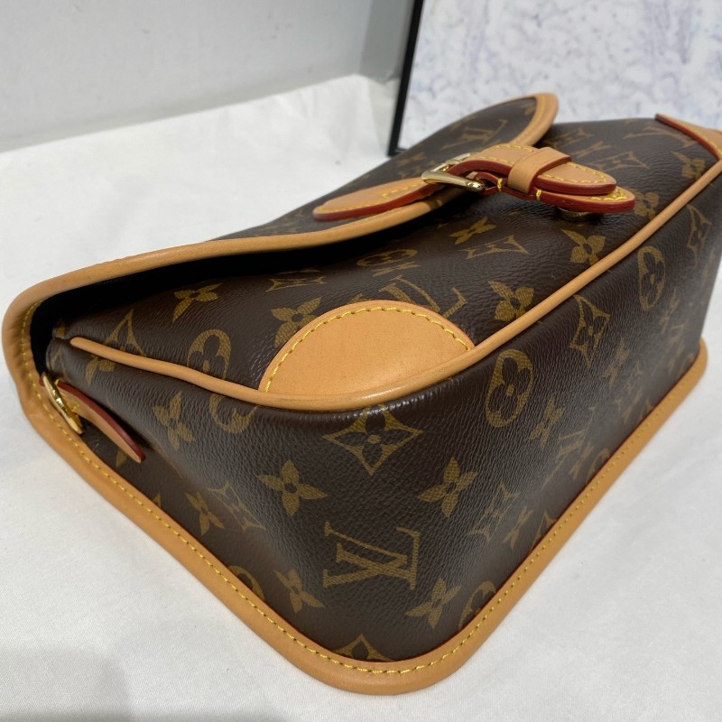 LV 路易威登 Diane 老花法棍 肩背包斜背包 晶片款-9