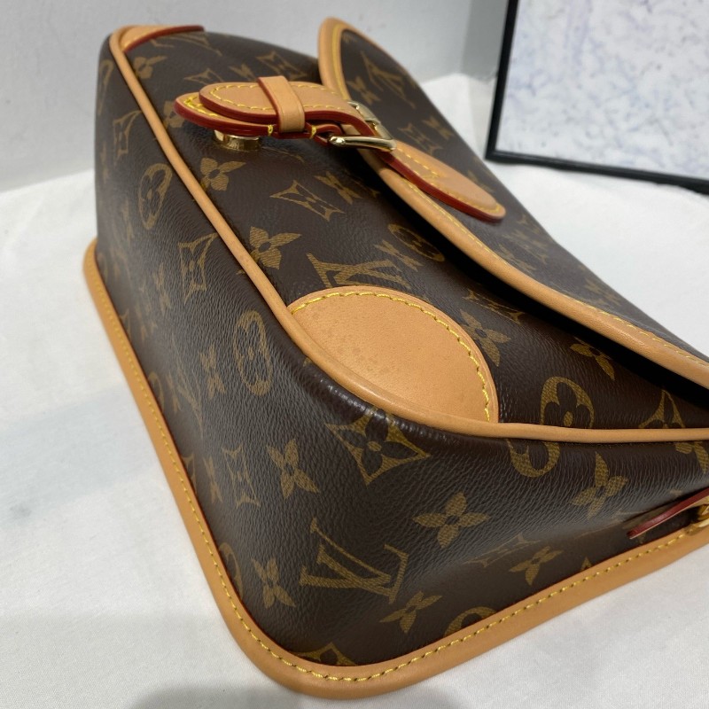 LV 路易威登 Diane 老花法棍 肩背包斜背包 晶片款-10