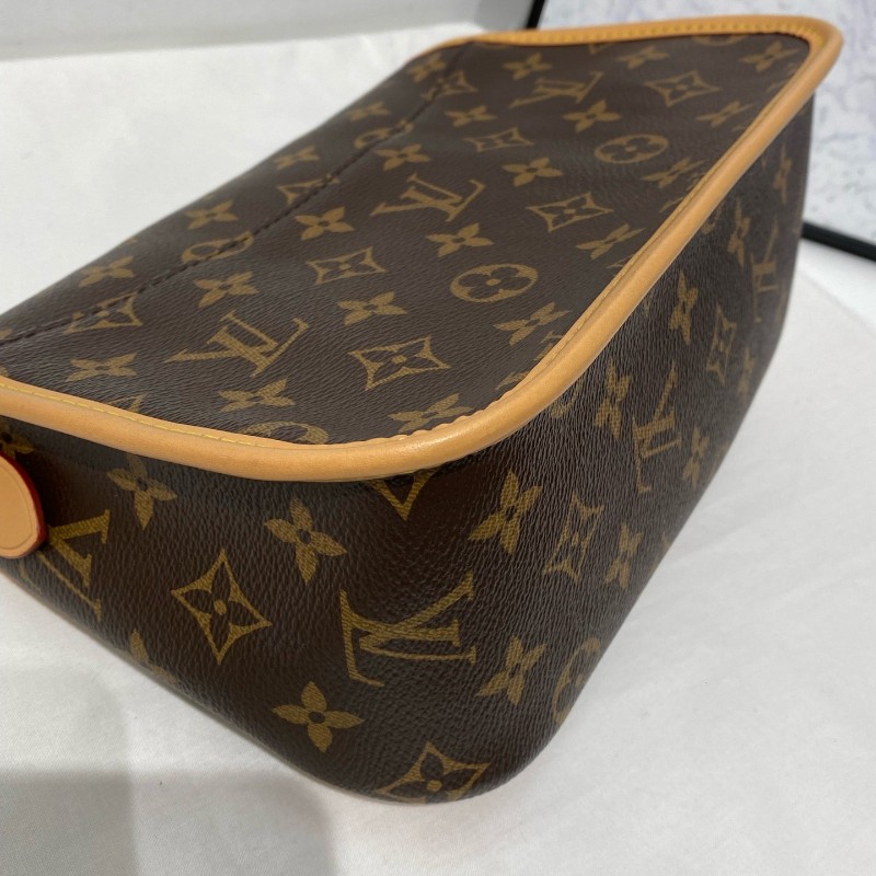 LV 路易威登 Diane 老花法棍 肩背包斜背包 晶片款-11