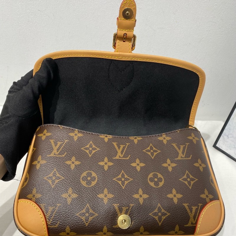 LV 路易威登 Diane 老花法棍 肩背包斜背包 晶片款-20