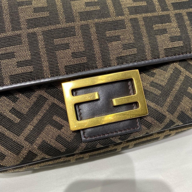 Fendi Baguette 老花法棍鏈條肩背包斜背包 中號-17