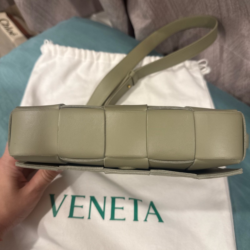Bottega Veneta /Cassette Bag（編織皮革斜背包）-11