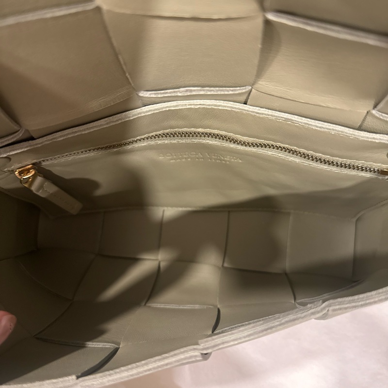 Bottega Veneta /Cassette Bag（編織皮革斜背包）-13