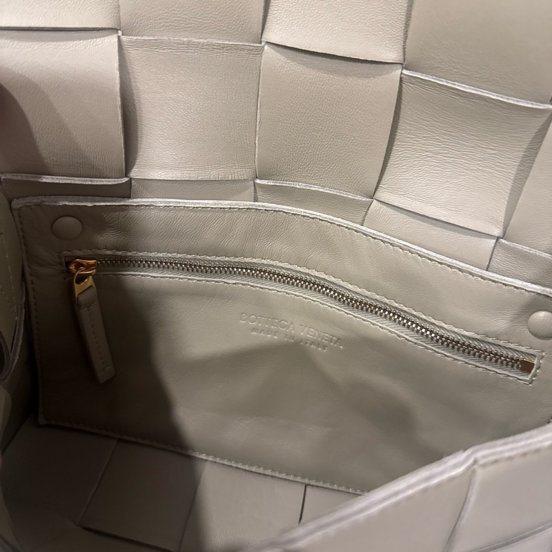 Bottega Veneta /Cassette Bag（編織皮革斜背包）-16