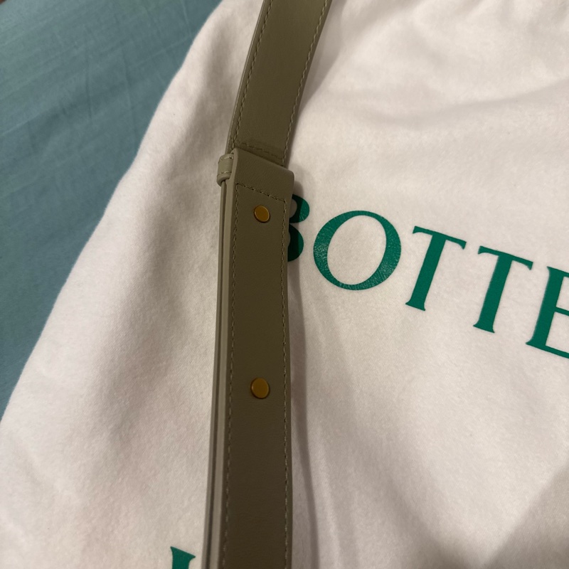 Bottega Veneta /Cassette Bag（編織皮革斜背包）-18