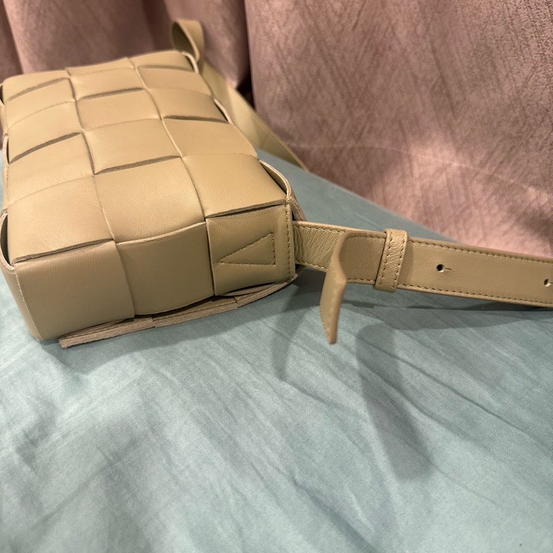 Bottega Veneta /Cassette Bag（編織皮革斜背包）-23