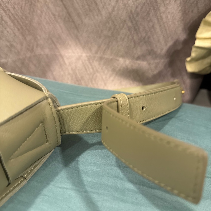 Bottega Veneta /Cassette Bag（編織皮革斜背包）-24