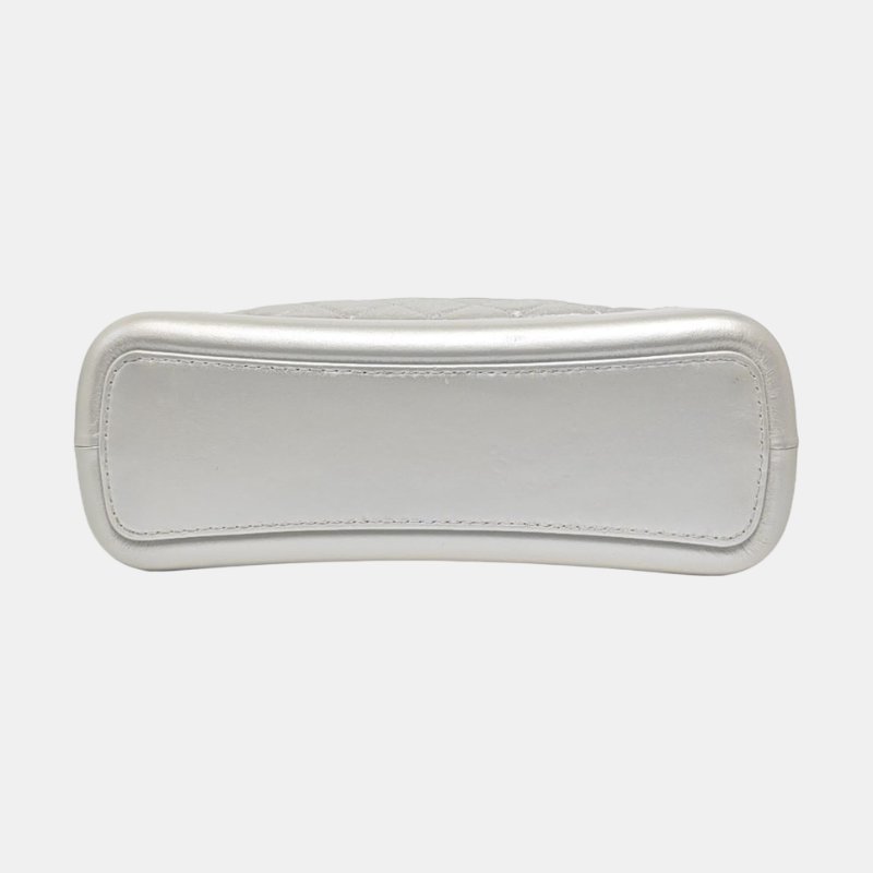 CHANEL GABRIELLE 中號 銀色牛皮菱格紋縫製流浪包單肩包斜挎包-5