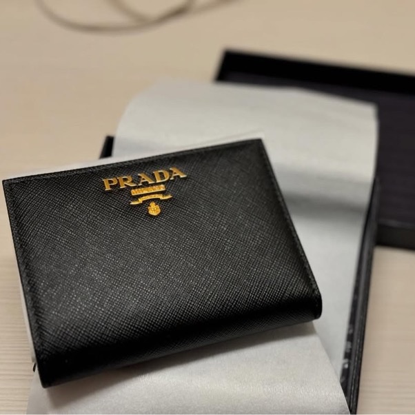 Prada Saffiano Metal 皮革短錢包(誠可刀🔪)-0