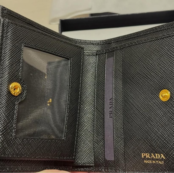 Prada Saffiano Metal 皮革短錢包(誠可刀🔪)-12