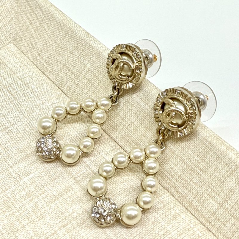 CHANEL - 圓形雙C珍珠圈吊墬水晶宮廷風耳環-1