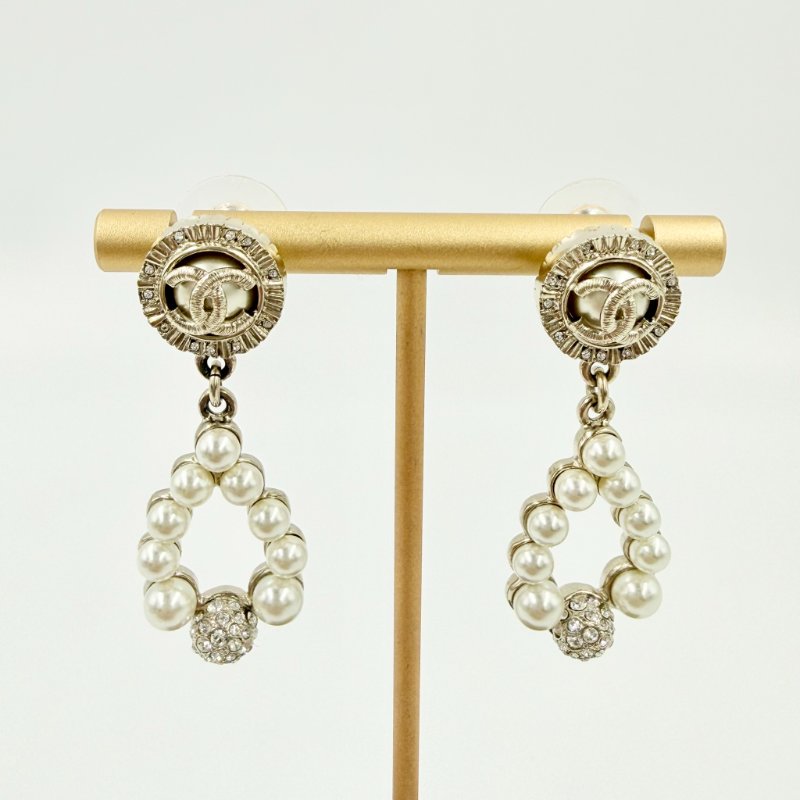CHANEL - 圓形雙C珍珠圈吊墬水晶宮廷風耳環-7