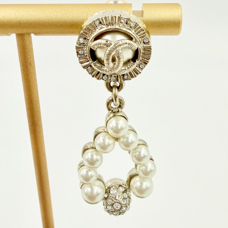 CHANEL - 圓形雙C珍珠圈吊墬水晶宮廷風耳環-9