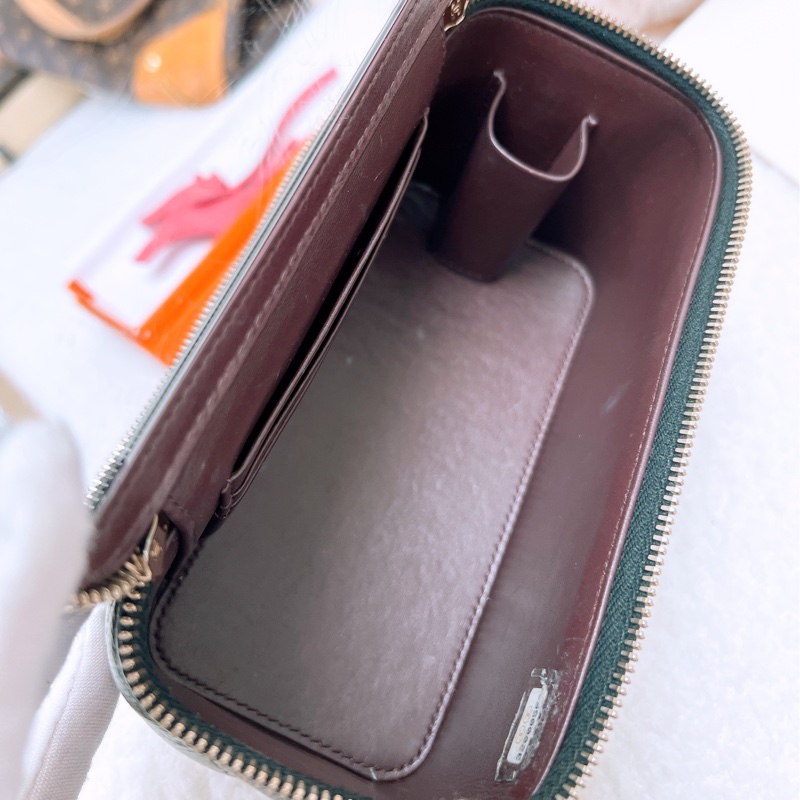 Chanel 黑金牛皮長盒子/化妝包-15