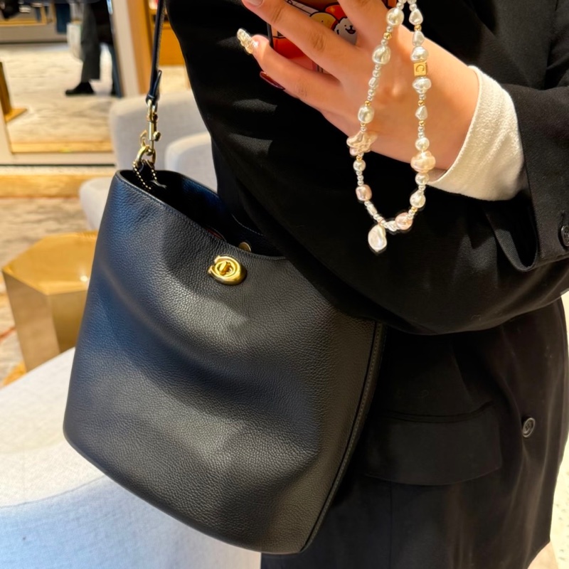 COACH willow黑色大水桶包-3