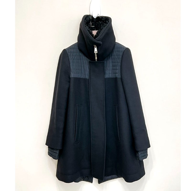 MONCLER 黑色毛領A字羽絨長版大衣 2-1
