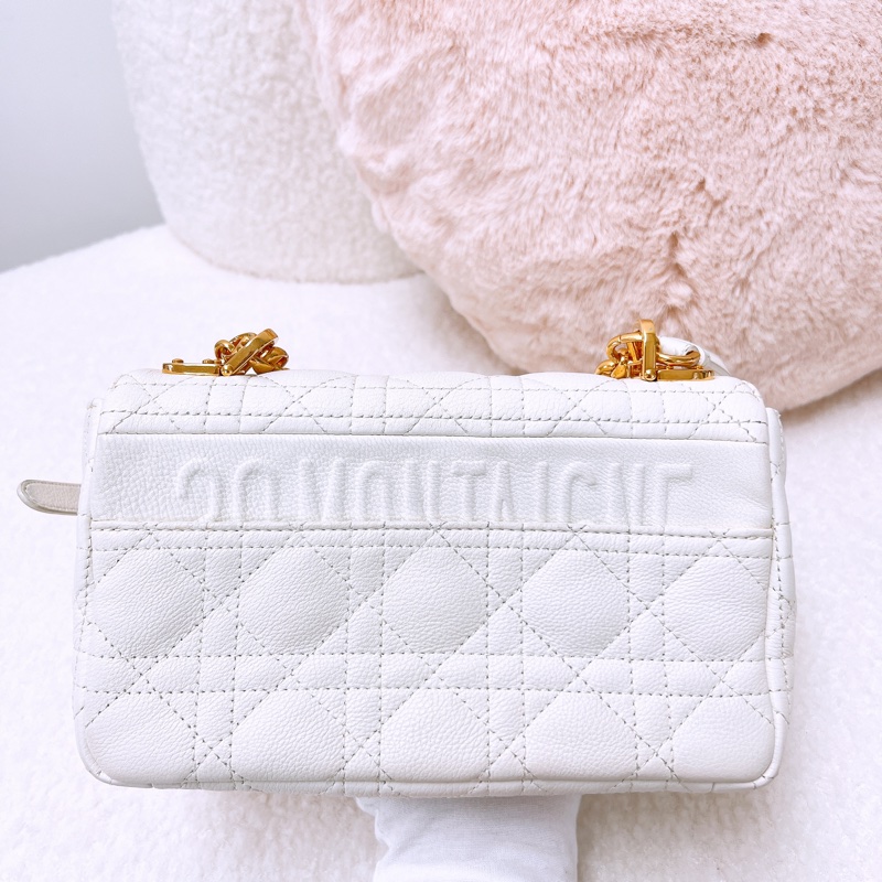Dior caro 小號白色金扣肩背包-7