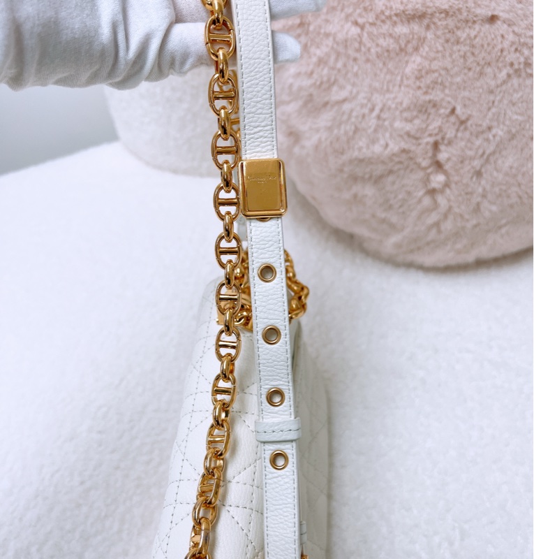 Dior caro 小號白色金扣肩背包-11
