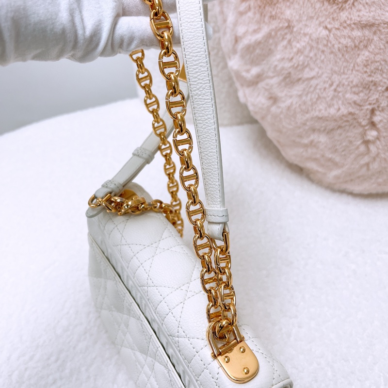 Dior caro 小號白色金扣肩背包-12