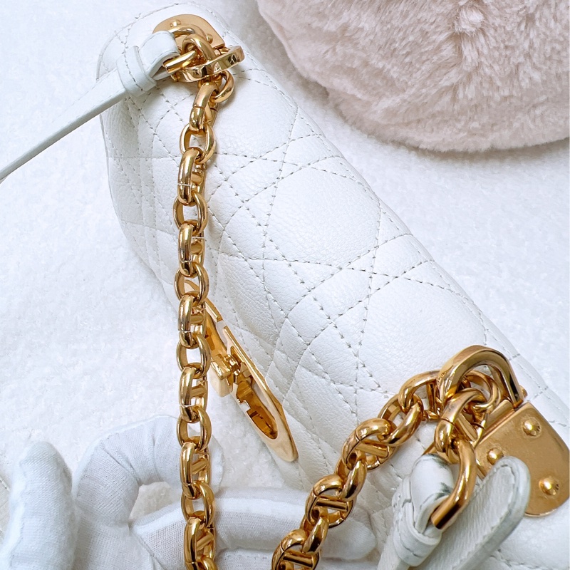 Dior caro 小號白色金扣肩背包-13