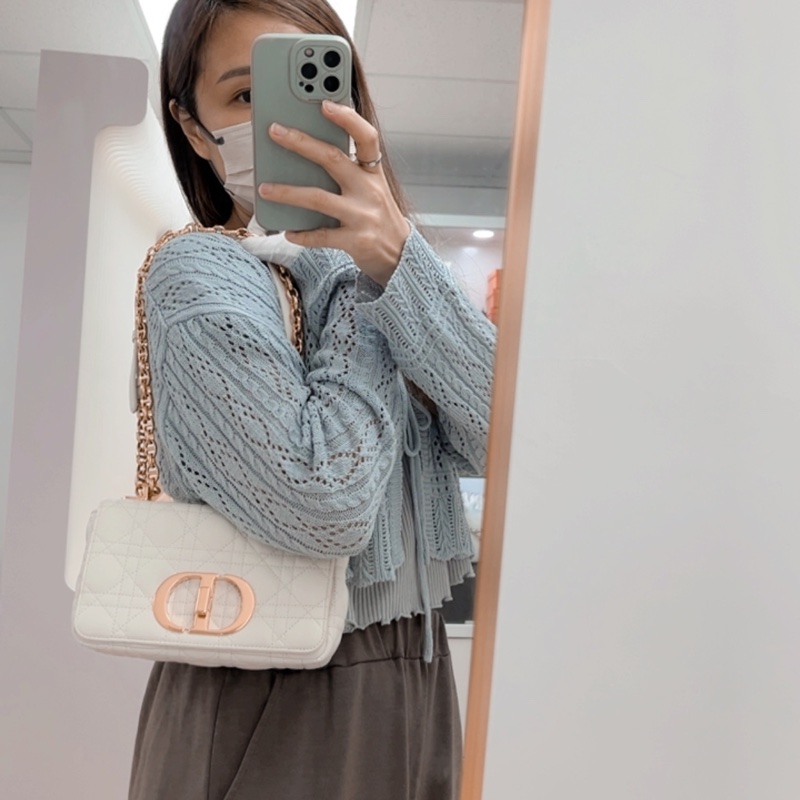 Dior caro 小號白色金扣肩背包-16