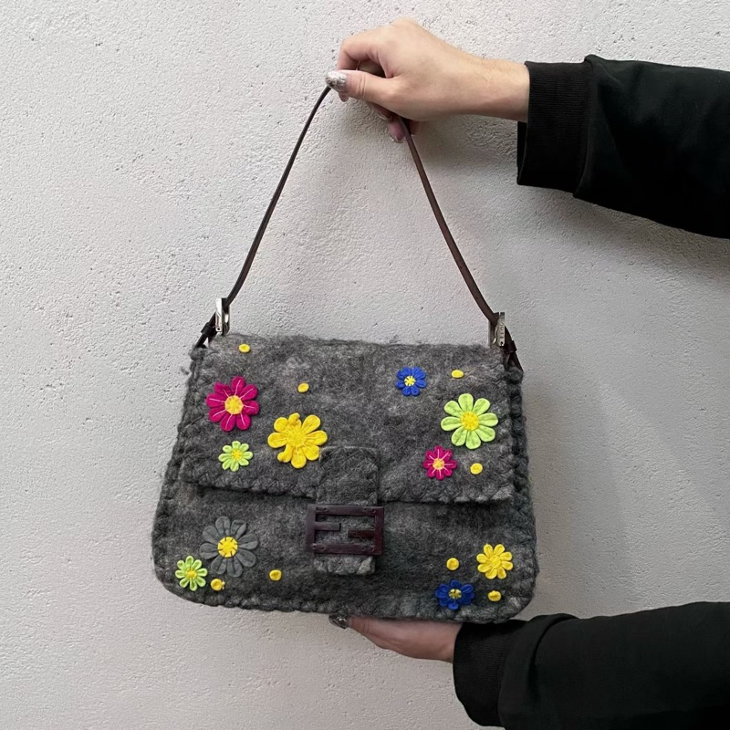 「JL精品代購」97新 Fendi超稀有灰色毛呢花花款大法棍-2