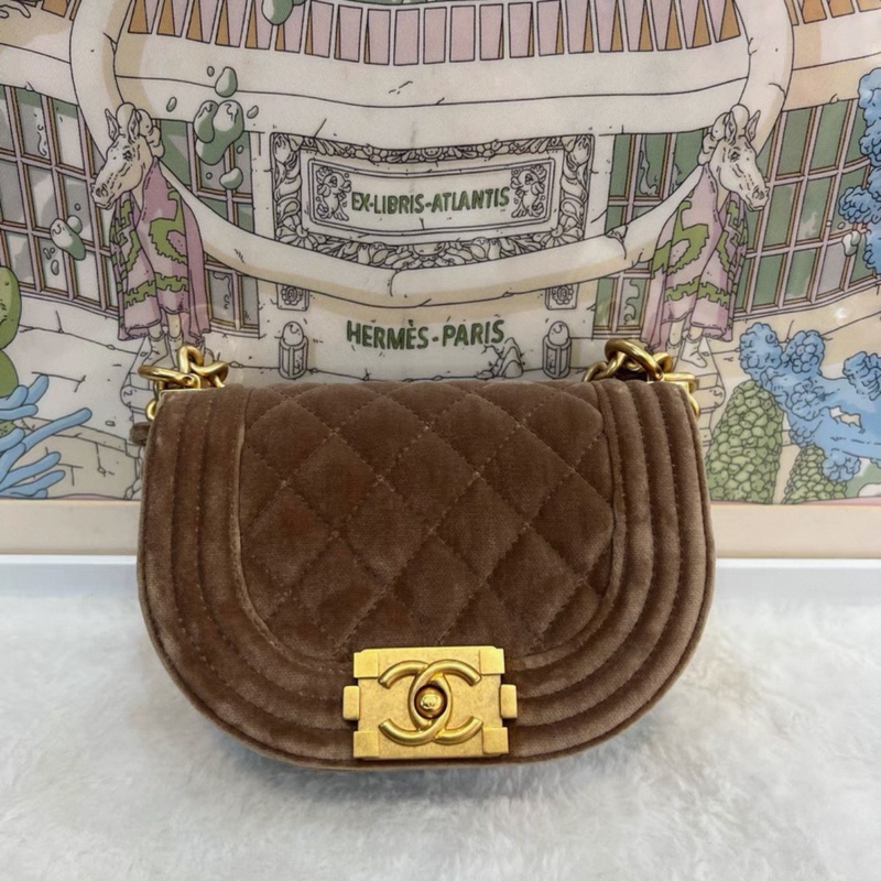 Chanel 香奈兒 22k leboy 絲絨 mini 馬鞍包。美拉德色系 泰迪棕色 芯片款，絕美一隻小可愛-0