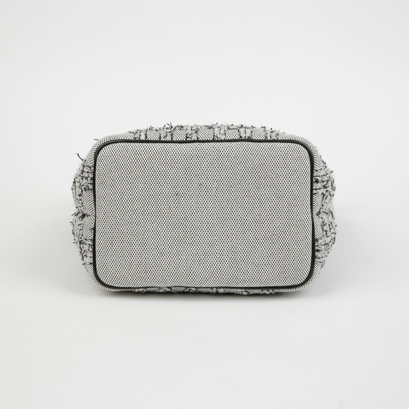 BURBERRY 小號 Lola 水桶肩包 8057700-4