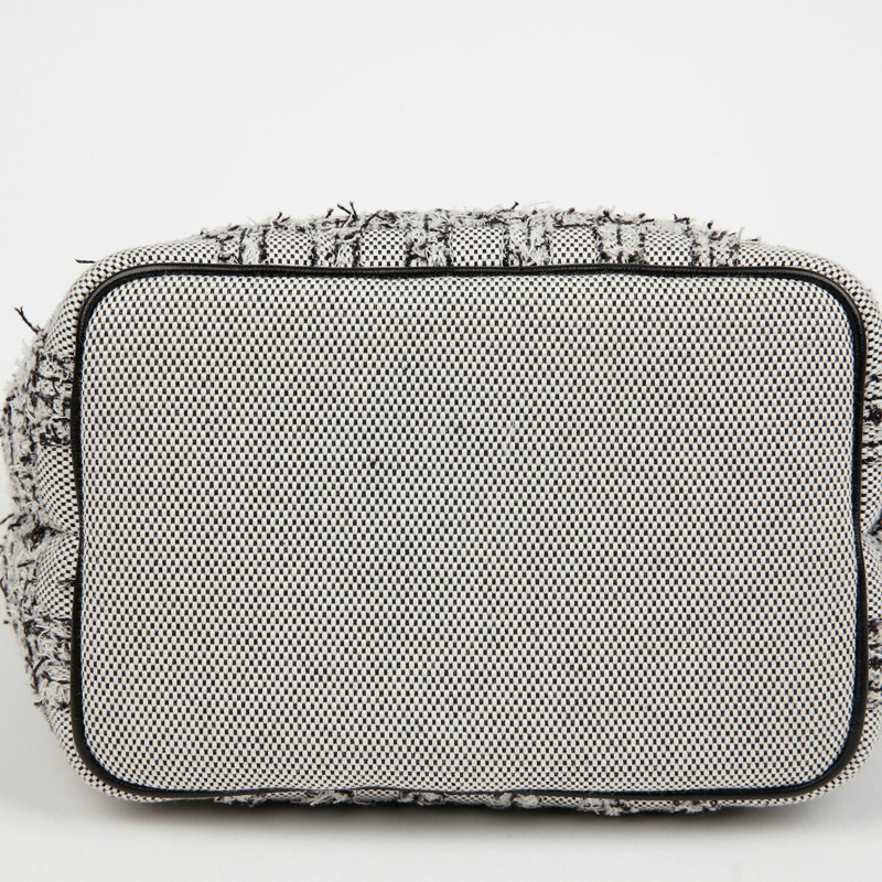 BURBERRY 小號 Lola 水桶肩包 8057700-5