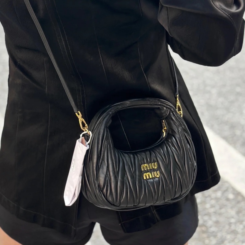 甜度爆表😍99新🆕MiuMiu千金風黑色wanderhobo mini皺摺包手提斜挎單肩包-2