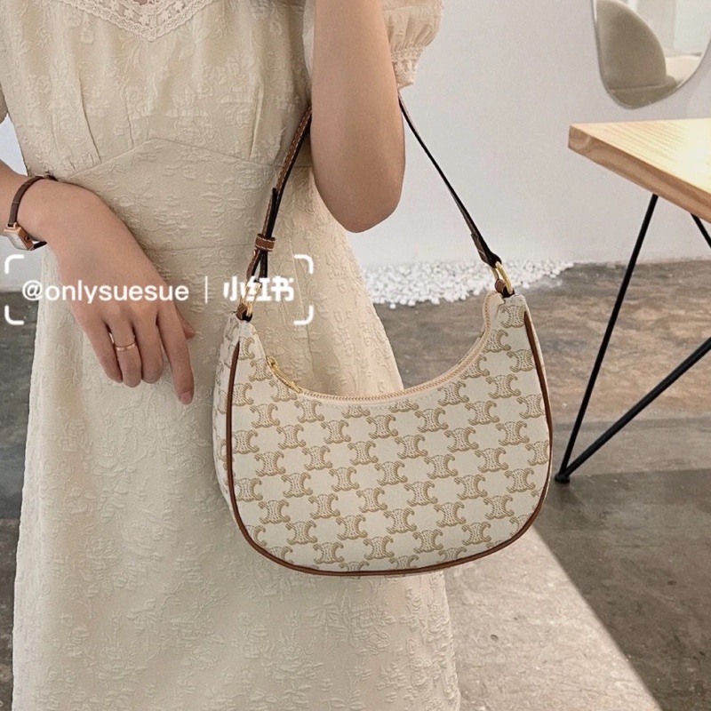 爆款低價出🤩Celine凱旋門老花Ava月亮包腋下包手提單肩包-0