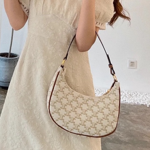 爆款低價出🤩Celine凱旋門老花Ava月亮包腋下包手提單肩包-1