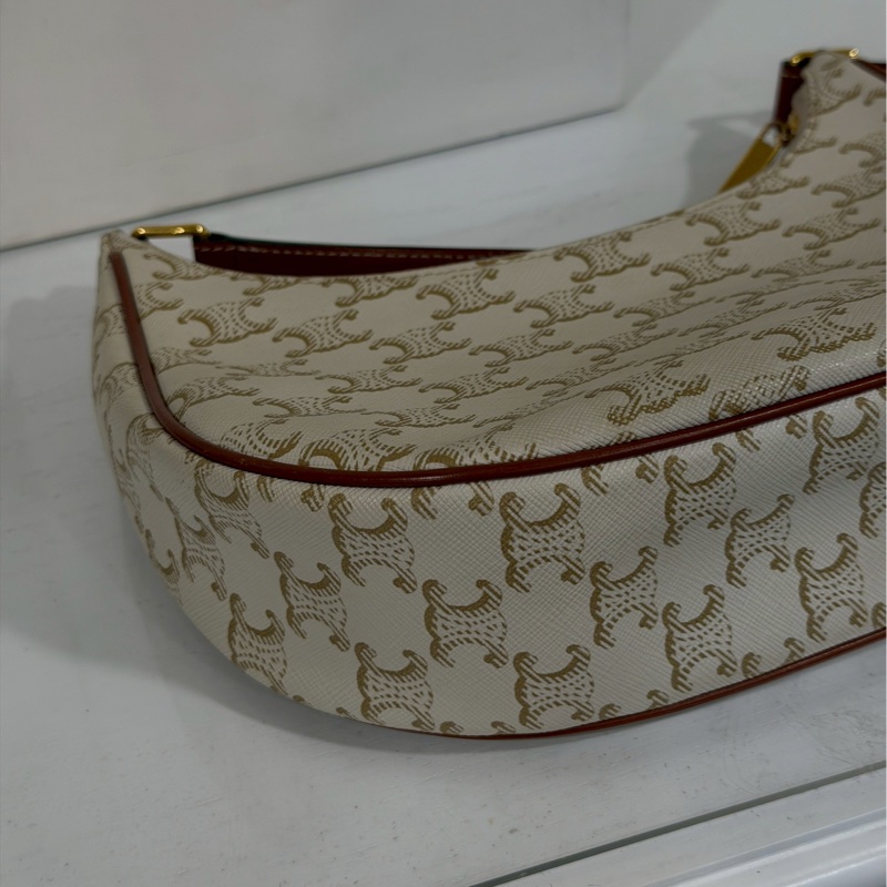 爆款低價出🤩Celine凱旋門老花Ava月亮包腋下包手提單肩包-13