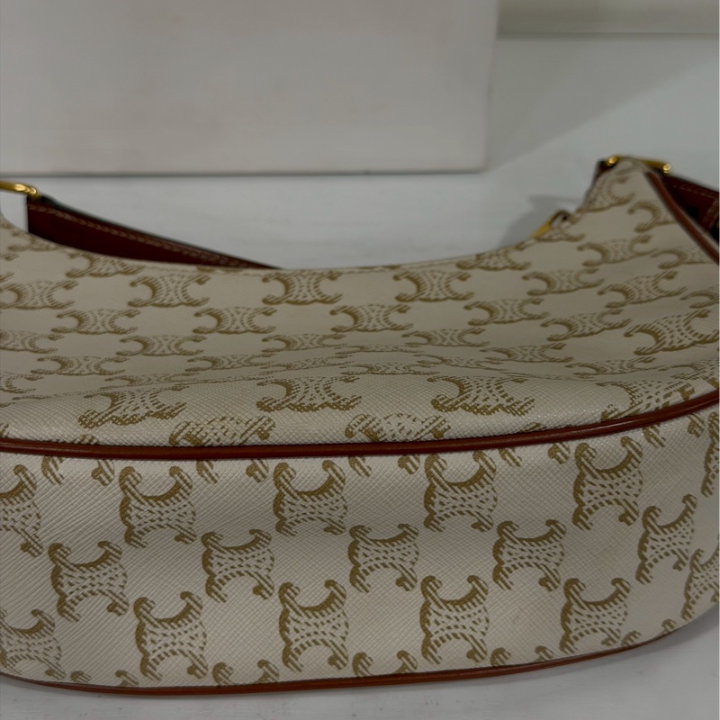 爆款低價出🤩Celine凱旋門老花Ava月亮包腋下包手提單肩包-14