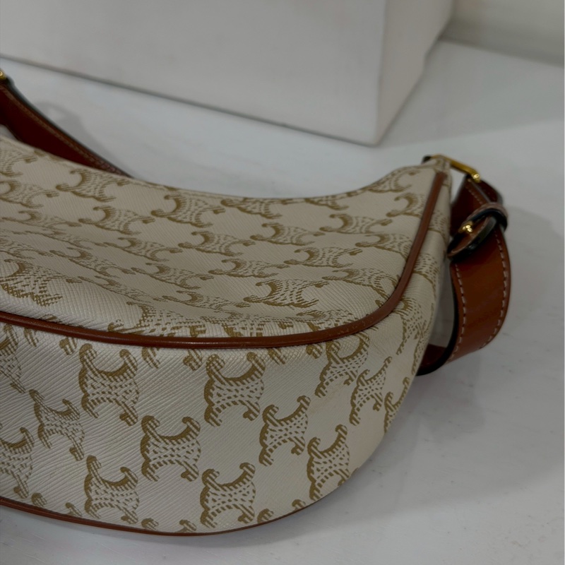 爆款低價出🤩Celine凱旋門老花Ava月亮包腋下包手提單肩包-15