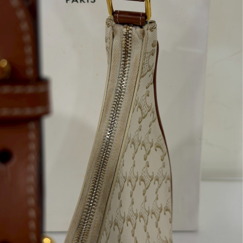 爆款低價出🤩Celine凱旋門老花Ava月亮包腋下包手提單肩包-17