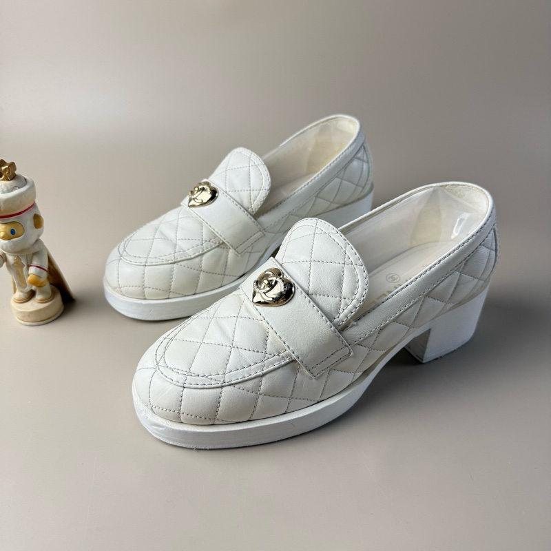 CHANEL香奈兒樂福鞋白金愛心扣38碼-0