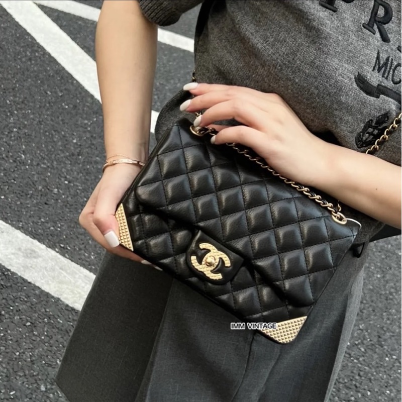 小巴黎二手名牌 Chanel mini coco 20cm 黑金 牛皮 宮廷款-5