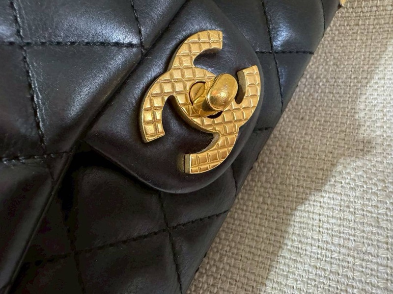 小巴黎二手名牌 Chanel mini coco 20cm 黑金 牛皮 宮廷款-10