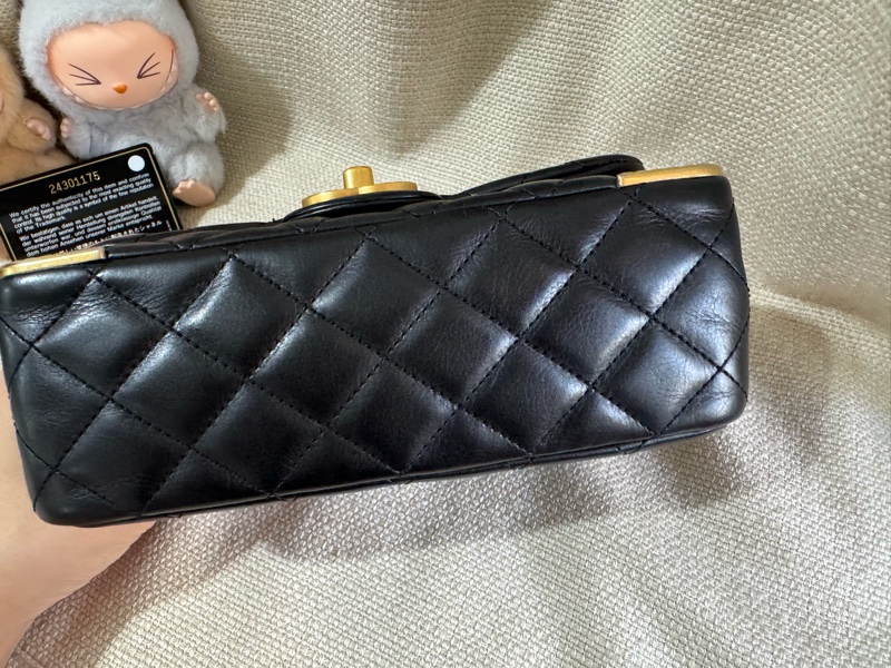 小巴黎二手名牌 Chanel mini coco 20cm 黑金 牛皮 宮廷款-20