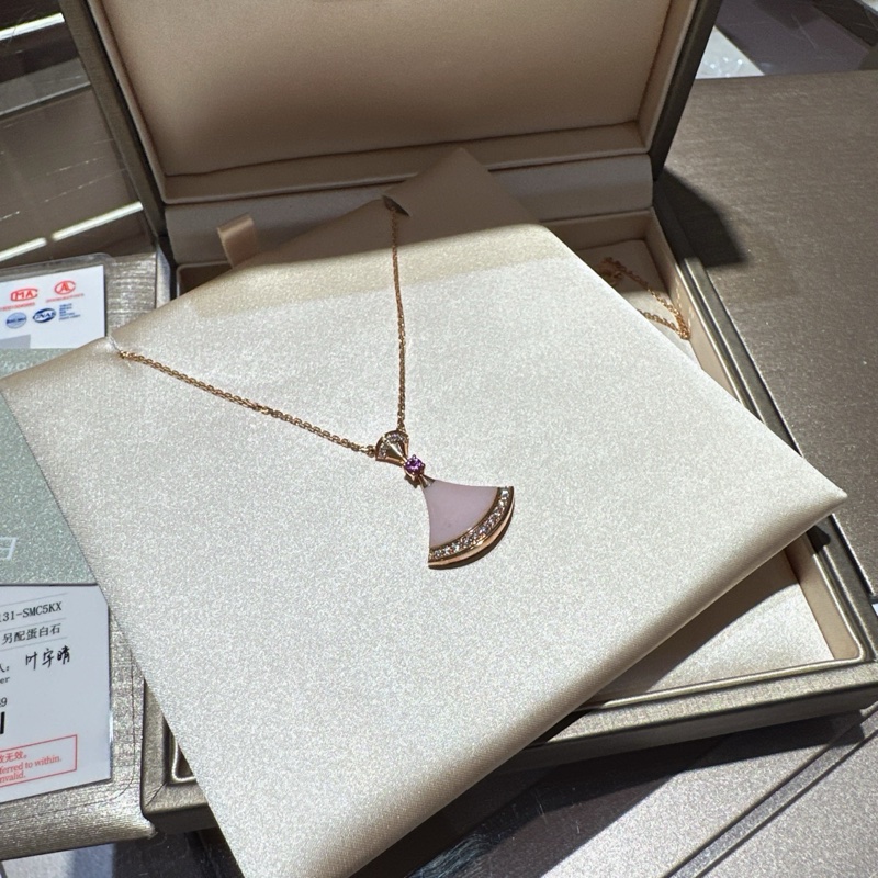 BVLGARI宝格丽经典DIVAS DREAM系列粉色蛋白石扇子镶钻项链-3