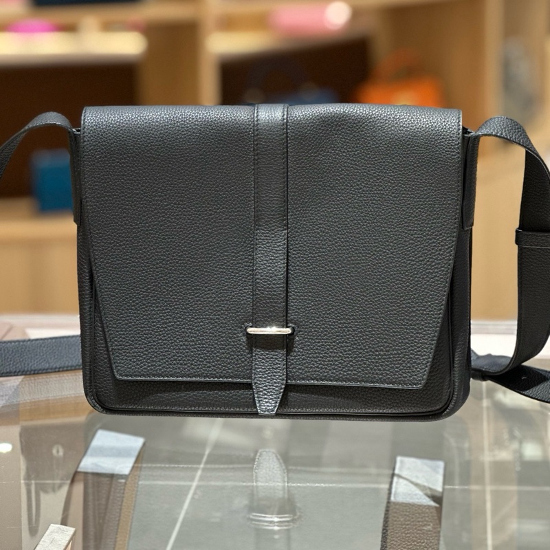 Hermes爱马仕 SteveLightjunior黑色银扣Togo皮信差包-0