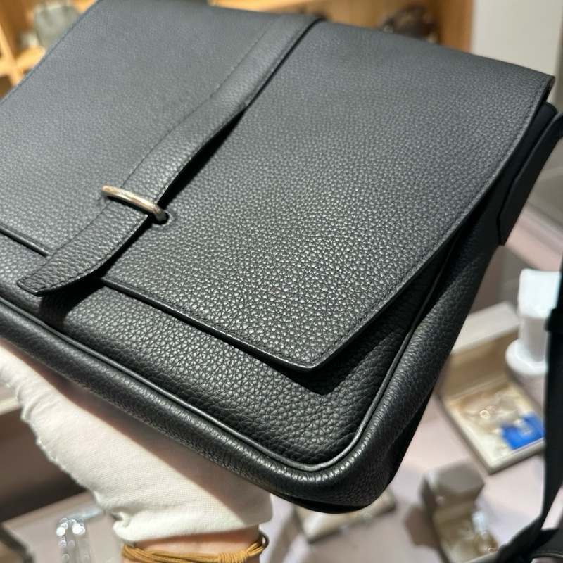 Hermes爱马仕 SteveLightjunior黑色银扣Togo皮信差包-1